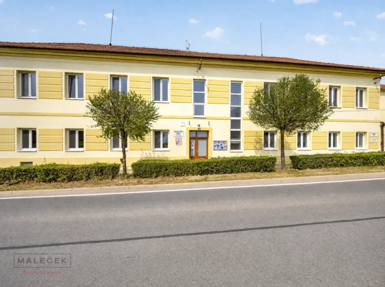Byt_Cernuc_skola